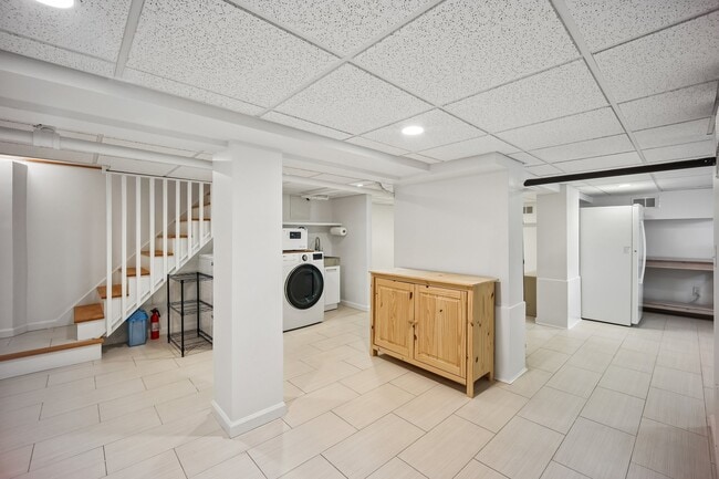 Building Photo - 155 Sunset Ln