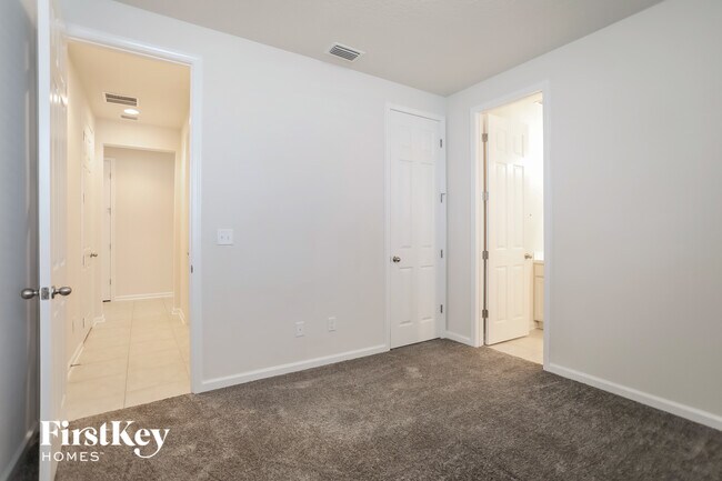 Building Photo - 2103 Amberly Dr