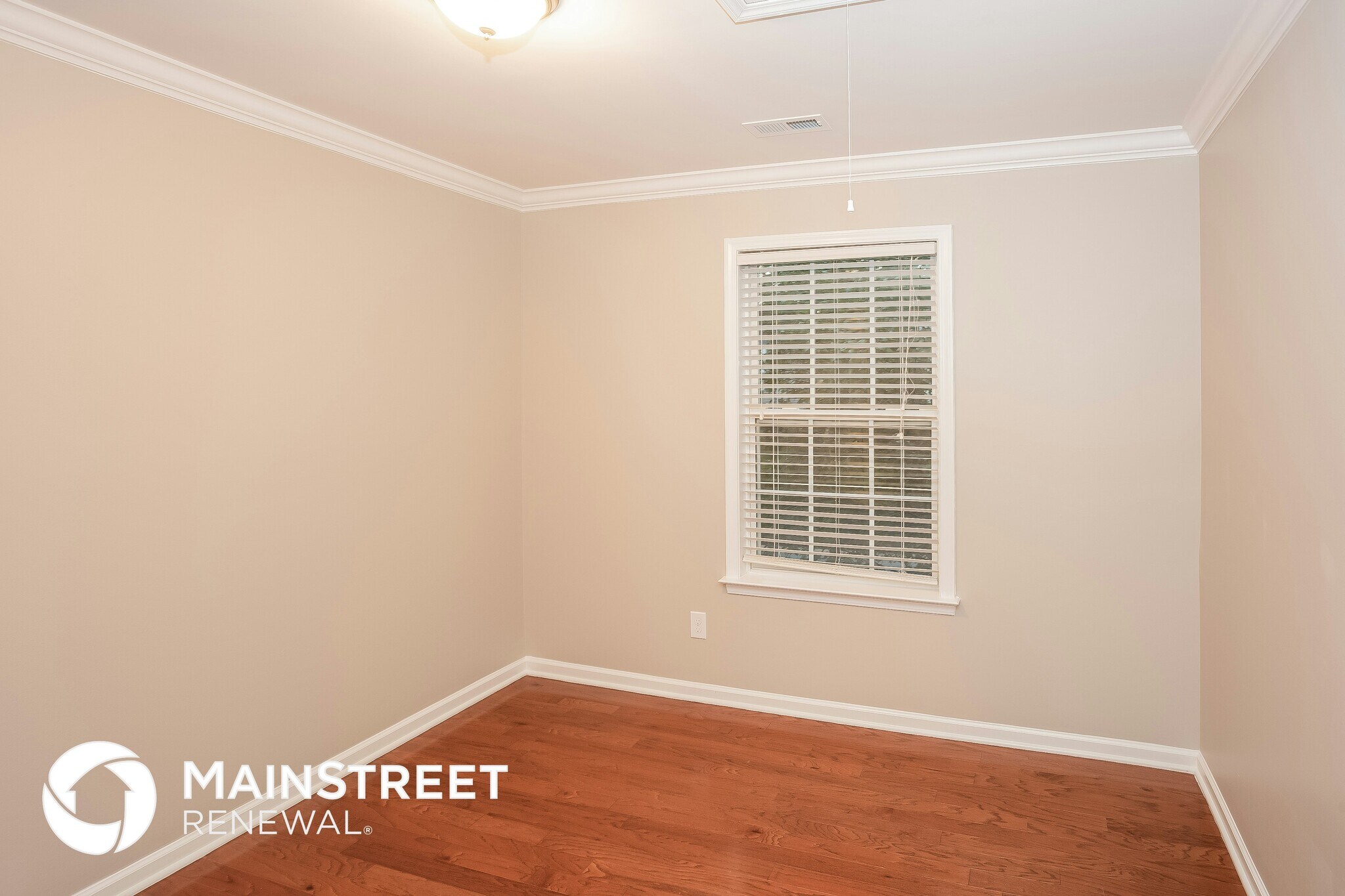 Building Photo - 8293 Chatham Oaks Dr