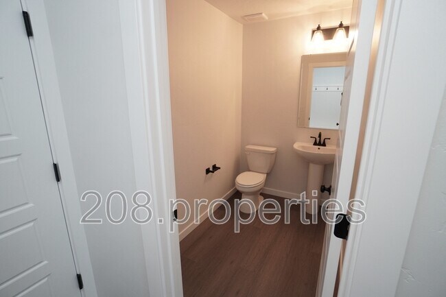 Building Photo - 5813 W Stavros St