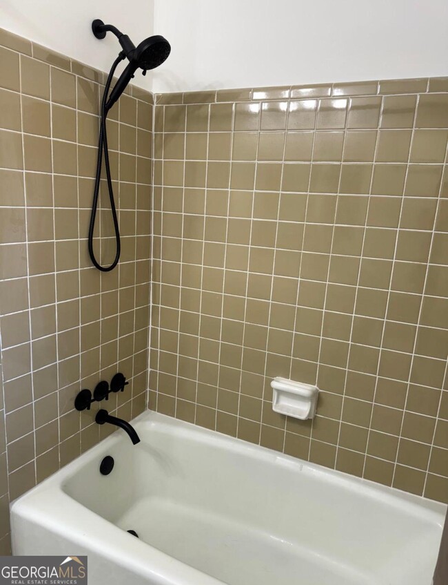 Building Photo - 501 Valleyview Dr