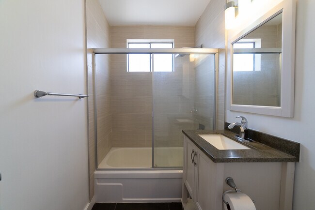 Building Photo - 319 Heliotrope Dr