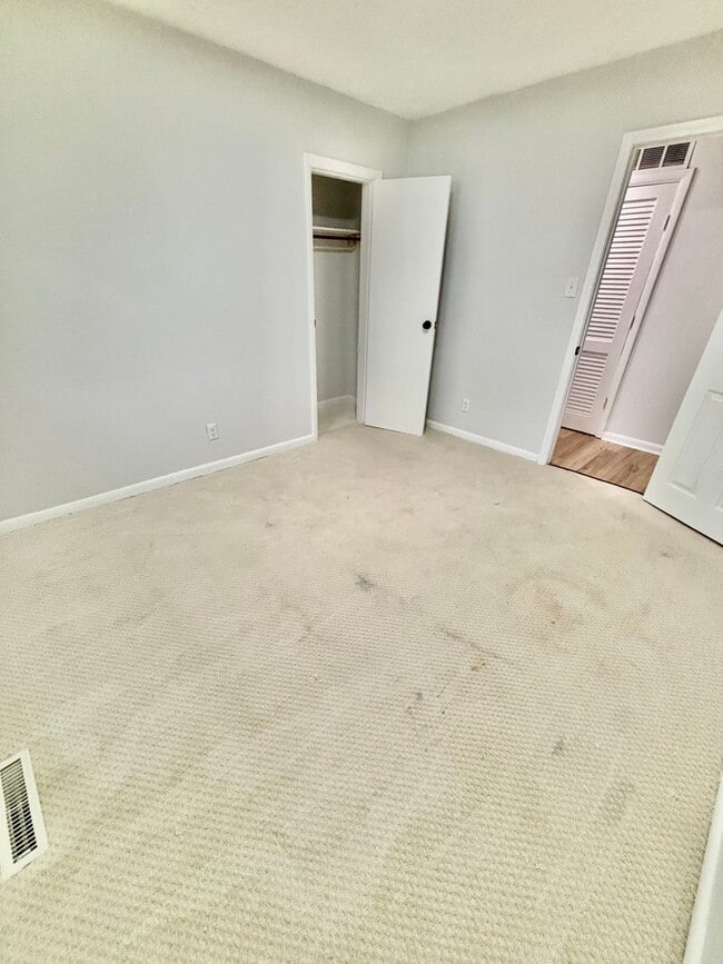 Building Photo - 3 Bedroom Ranch for Rent!