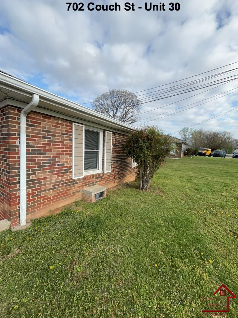 Building Photo - 702 Couch St