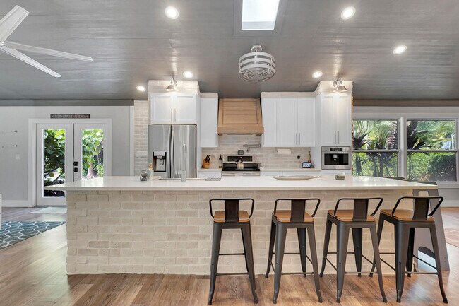 Building Photo - 600 Xanadu Pl