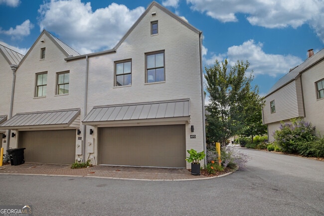 Building Photo - 495 Juniper Ln