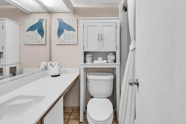 Building Photo - 647 N Creekside Dr