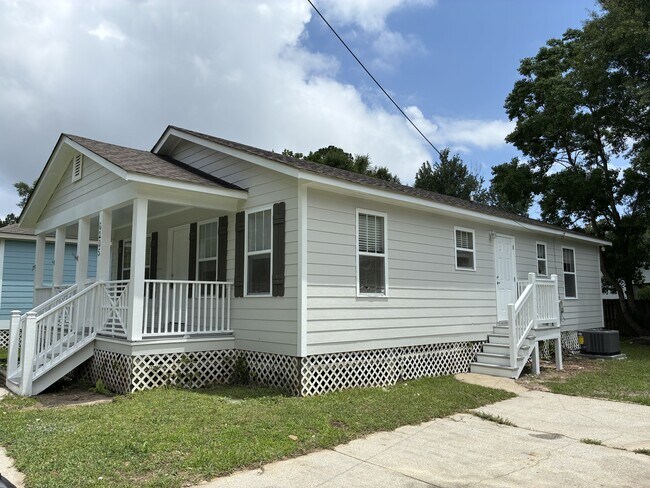 Building Photo - 6205 W Forrest St