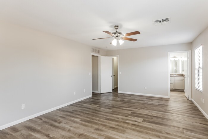 Building Photo - 2327 E 35th Ave