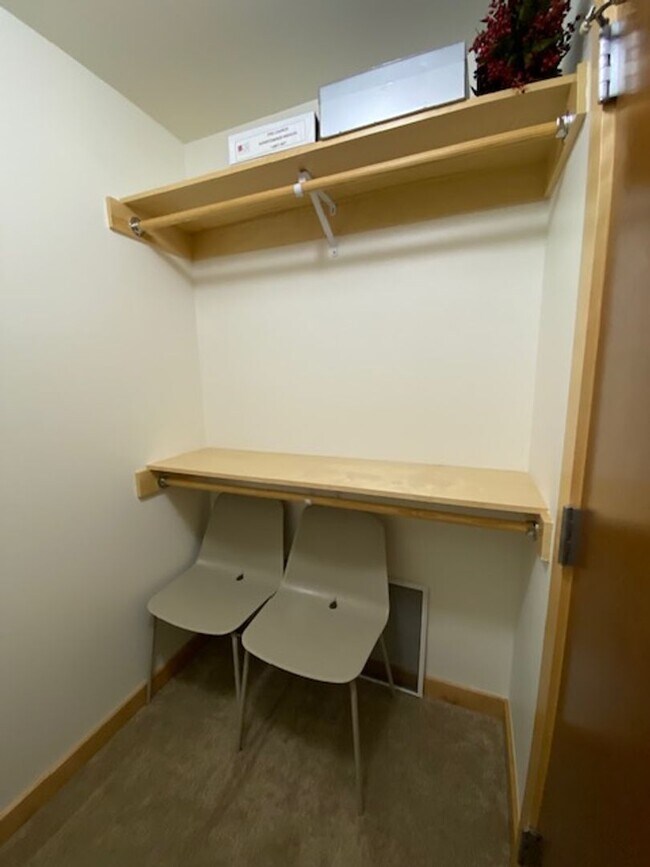 Building Photo - Luxury Fully Furnished Condo Downtown Salem Is Available