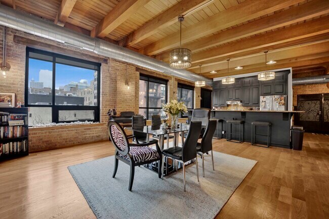 Building Photo - 935 W Randolph St