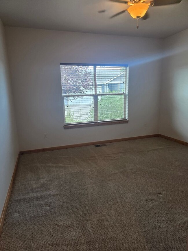 Building Photo - 16 Voyager Ln