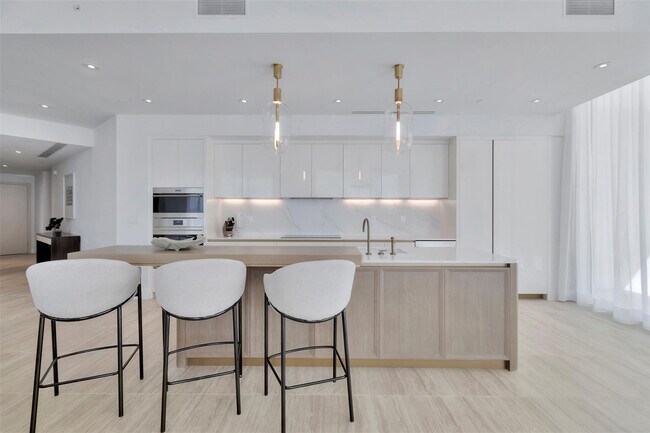 Building Photo - 525 N Fort Lauderdale Beach Blvd