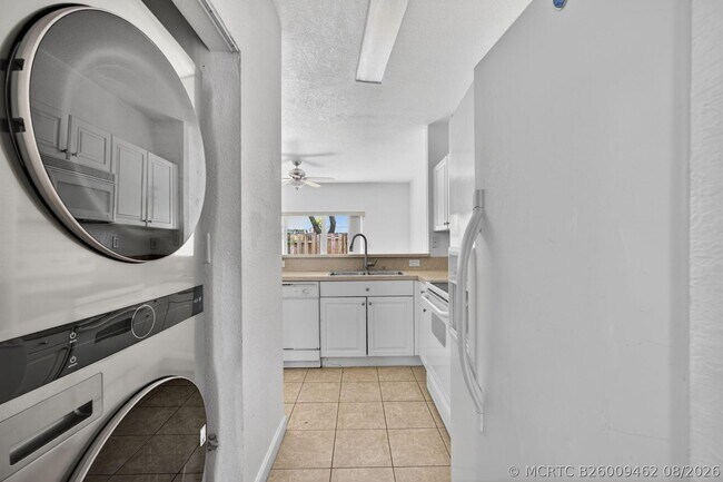 Building Photo - 1575 NE 33rd Ave