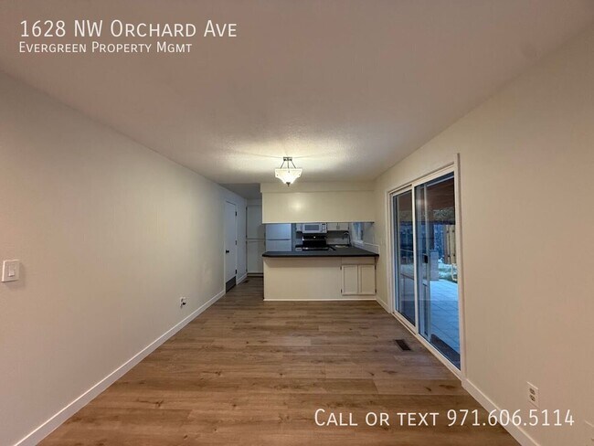 Building Photo - 1628 NW Orchard Ave