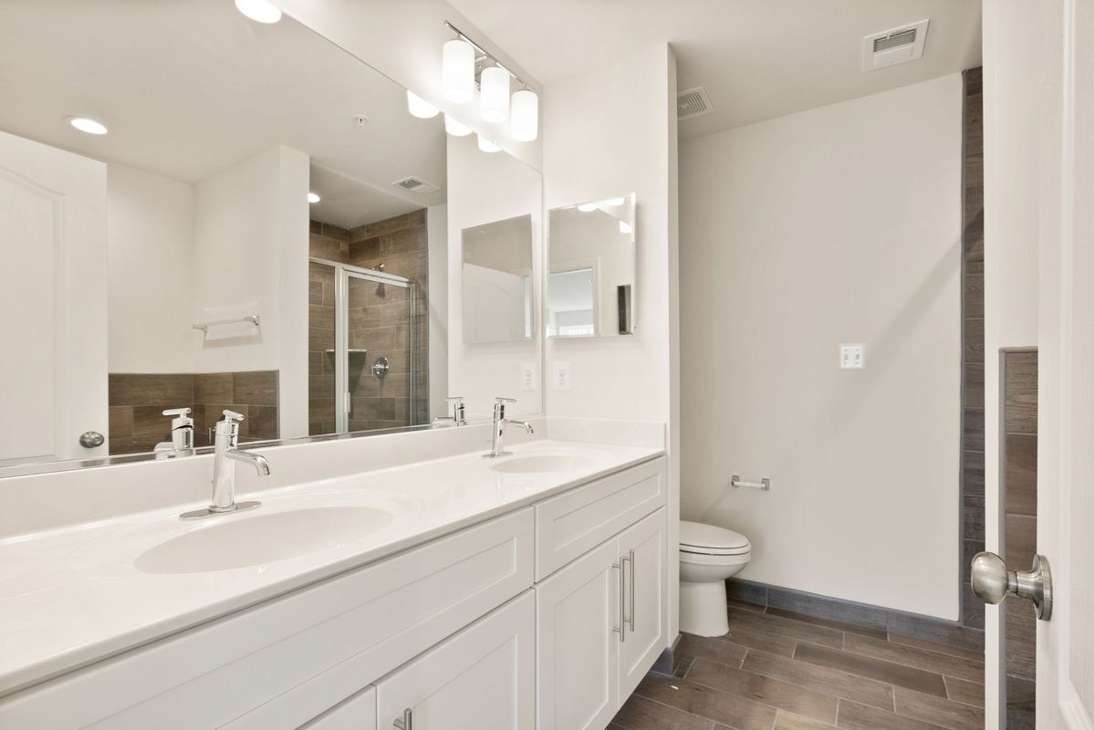 Building Photo - 9642 Weshire Dr