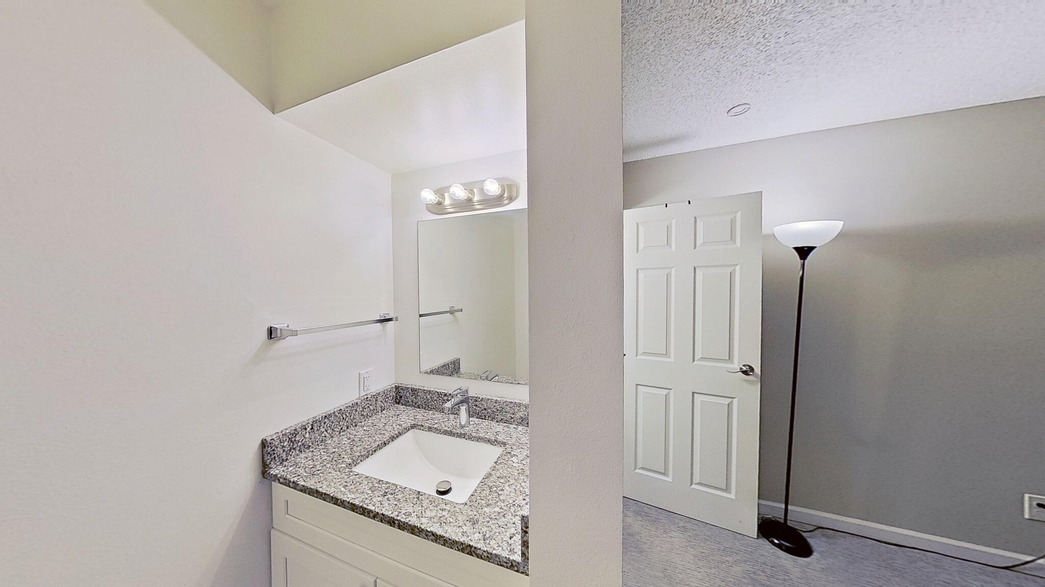 Building Photo - 2929 W Floyd Ave