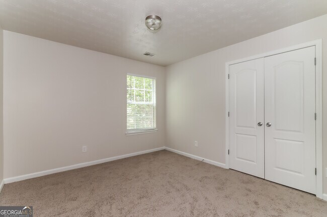 Building Photo - 375 Lake Jonathan Ln