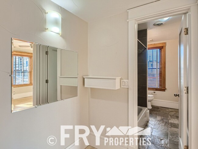 Building Photo - Great Remodel in Capitol Hill