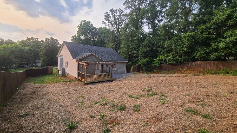 Building Photo - 127 Post Oak Road