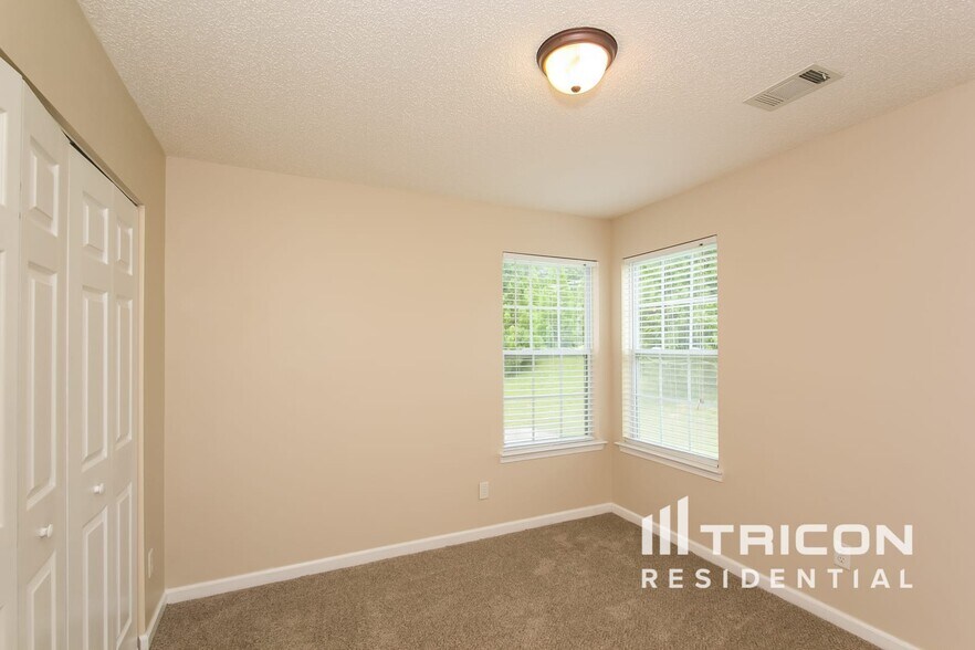 Building Photo - 4991 Larkspur Ln