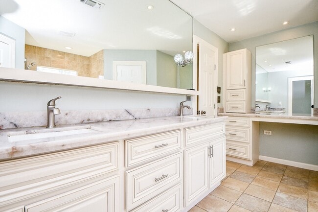 Building Photo - 15711 Pine Mountain Dr