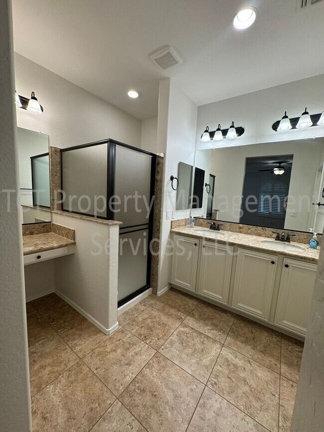 Building Photo - Beautifully Updated Bungalow in Power Ranch