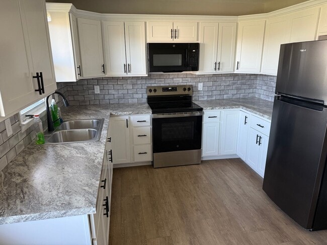 Building Photo - Newly remodeled single-family home