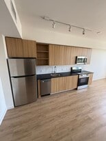 Building Photo - 868 E 23rd St