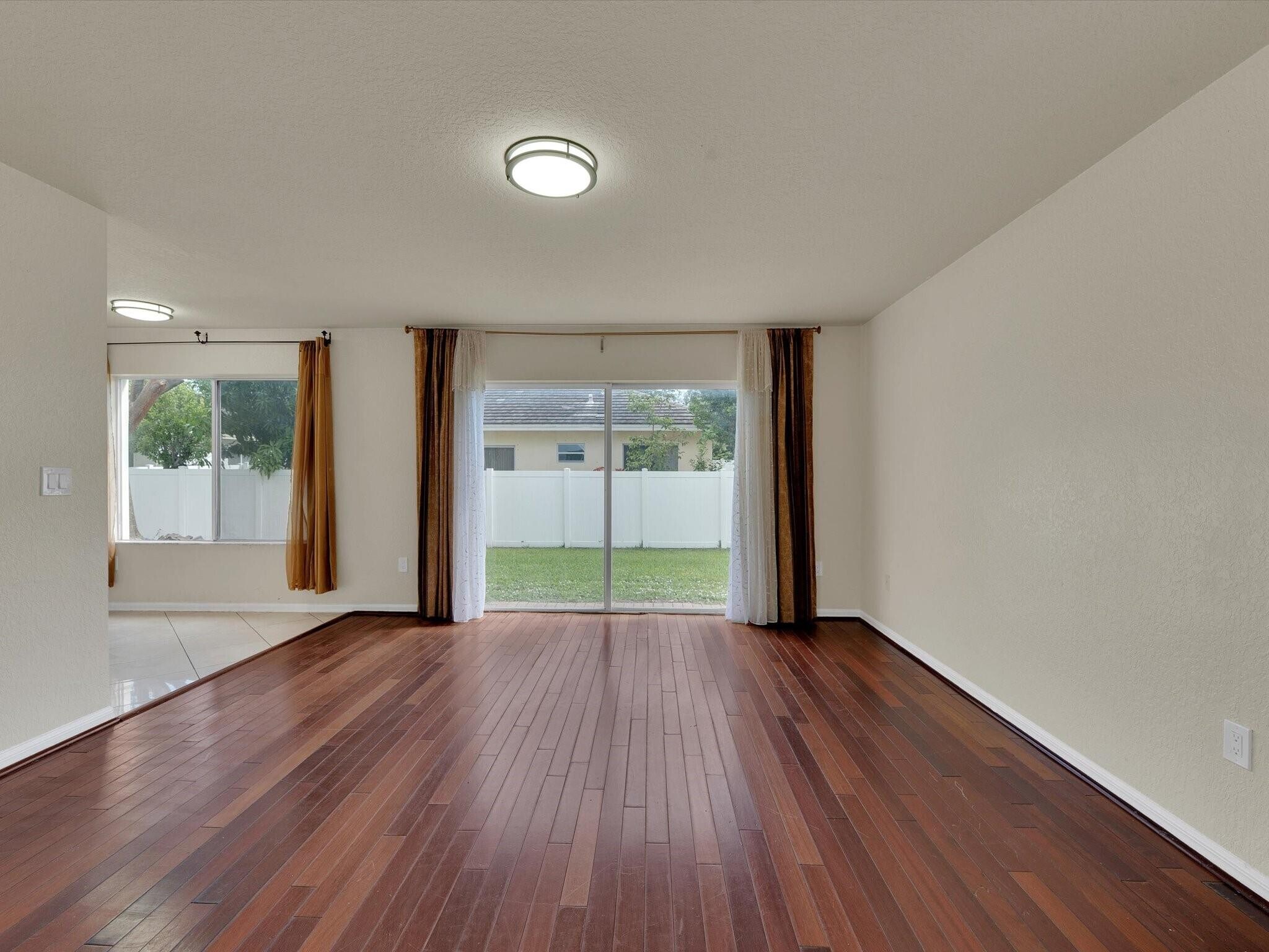 Building Photo - 308 NW 17th Ter