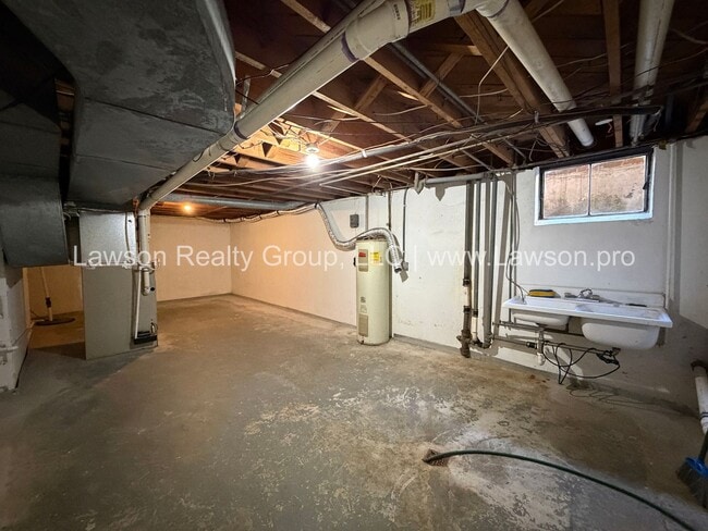 Building Photo - Beautiful Mid Century Modern Grandin Road Home