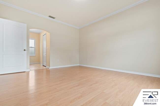 Building Photo - 16 Pinelynn Dr