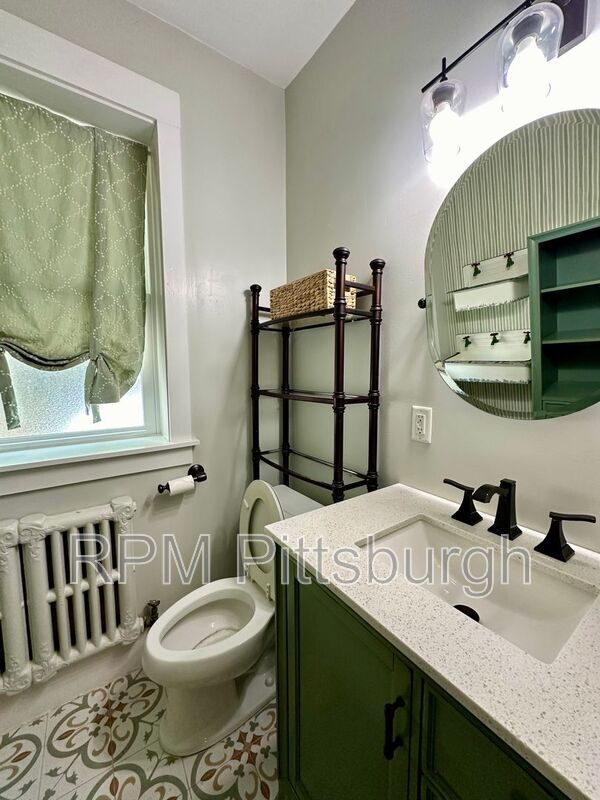 Building Photo - 1101 Linden Pl