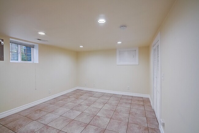 Building Photo - 5042 7th Ave NE