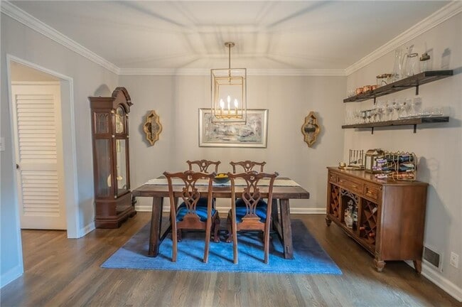 Building Photo - 1210 Lenox Cir NE