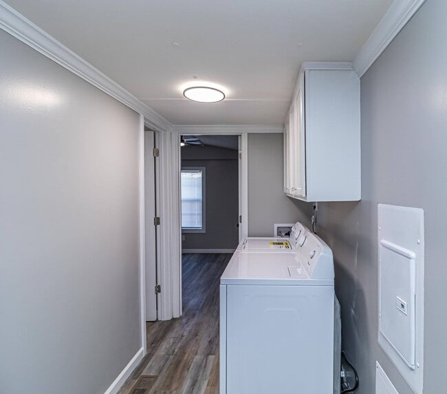 Building Photo - IMMACULATE 3 BR | 2 BA in Pikeville! Lawn ...