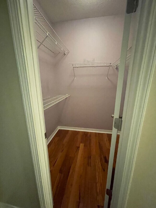 Building Photo - MOVE IN SPECIAL - 2 WEEKS FREE RENT - 3BR ...