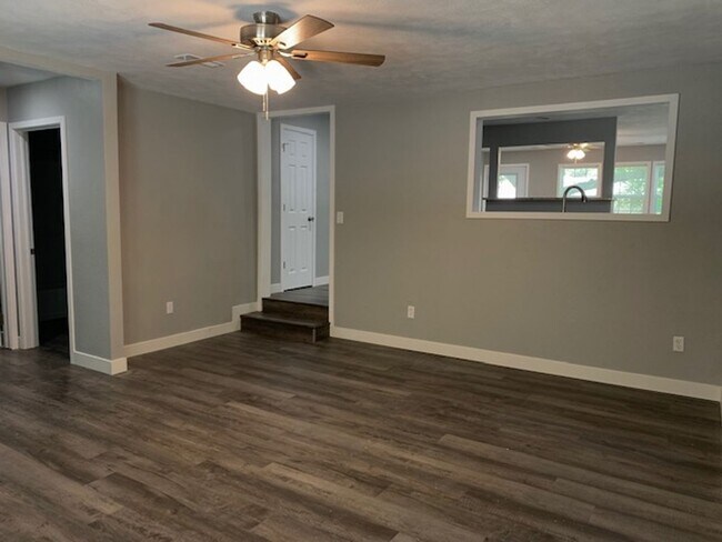 Building Photo - PRE-LEASING! Beautiful 3 Bedroom 2 Bath 2 Living Areas + Detached 1 Car Garage/ Workshop