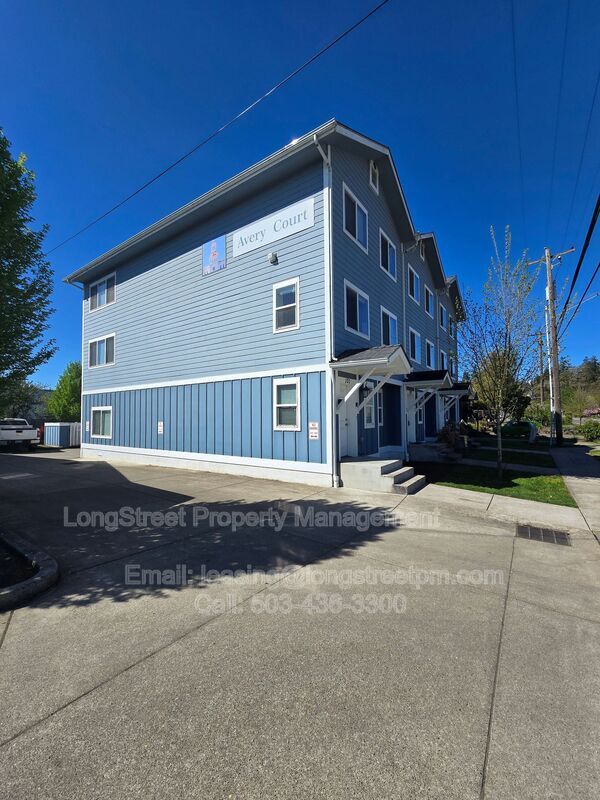 Building Photo - 132 SW Avery Ave