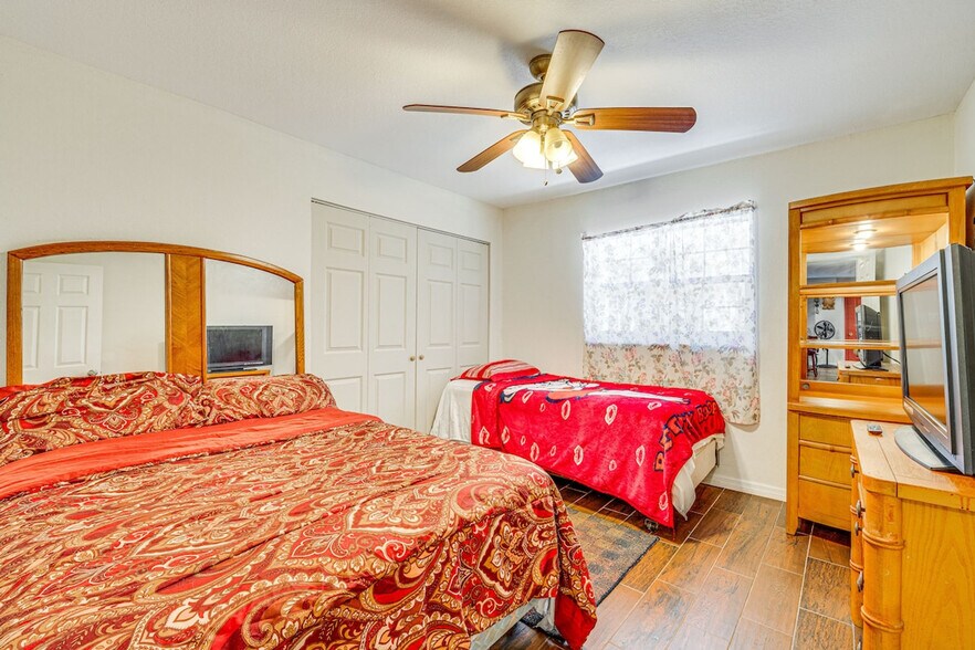 Building Photo - 281 W 18th St