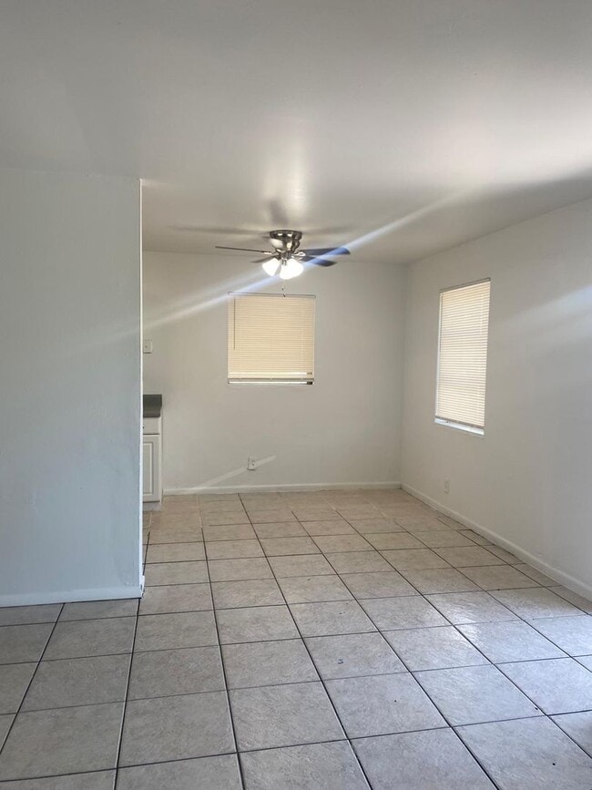 Building Photo - Cute 3 Bedroom House with Carport