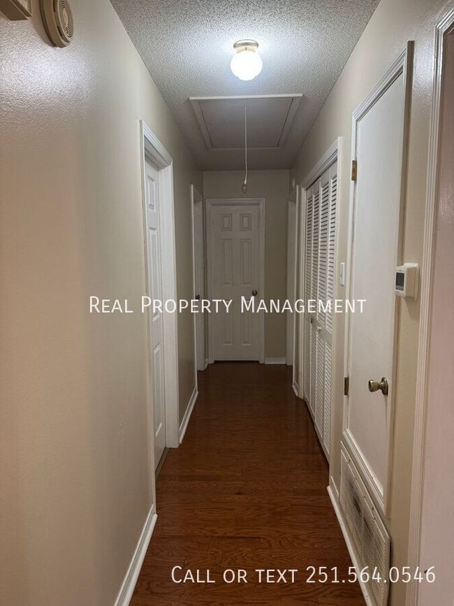 Building Photo - 2808 Westmoor Ct