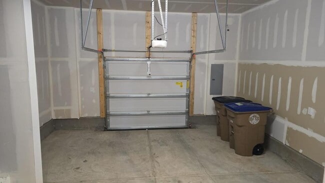 Building Photo - 652 Gimari Dr