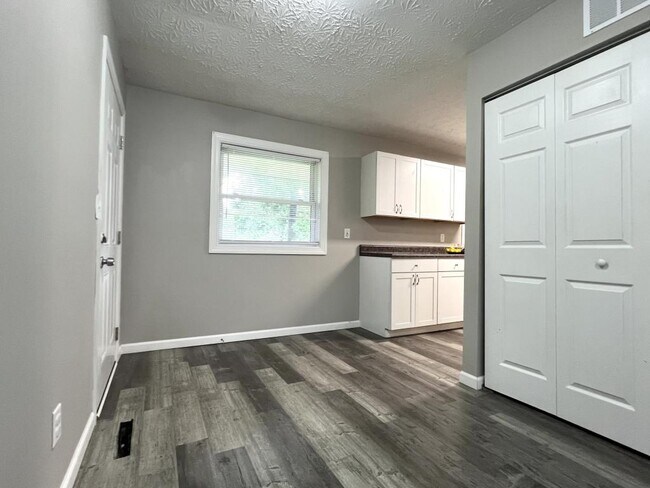 Building Photo - 77 Brookhaven Dr
