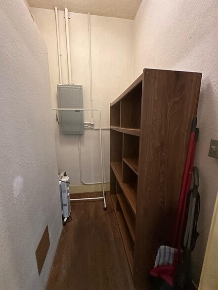 Building Photo - 517 Sullivan St