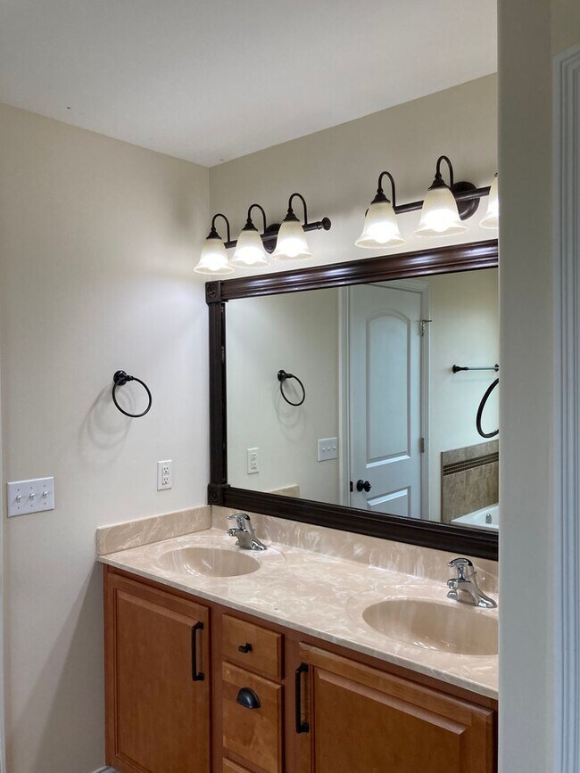 Building Photo - 108 Carriage Hills Ln