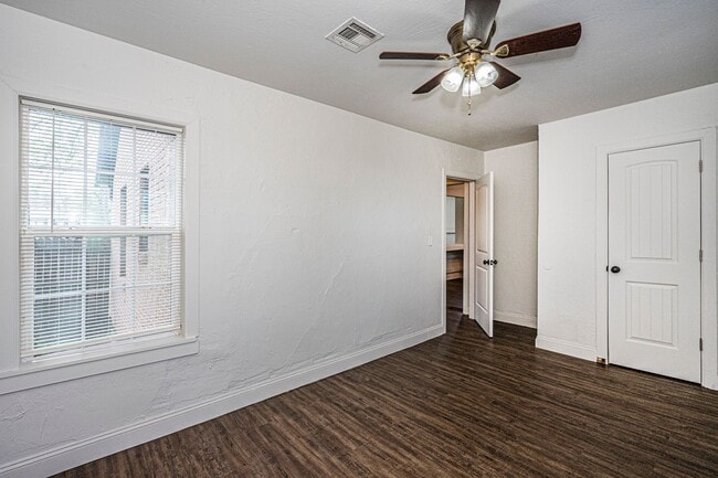 Building Photo - 2 Bed/1 Bath Home Near OCU!