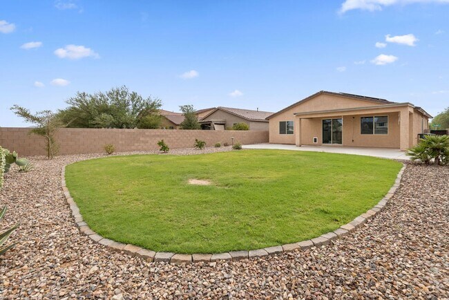 Building Photo - Beautiful 3 Bedroom Home in La Estancia & ...