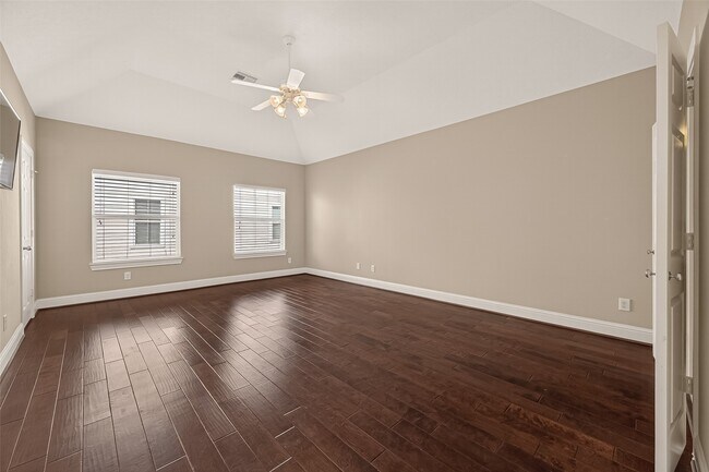 Building Photo - 5708 Petty St