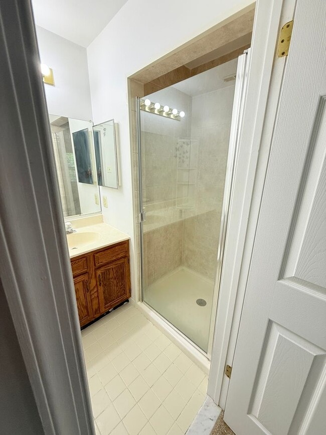 Building Photo - 3 Bed / 2 Bath Warrington Townhome